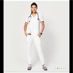 NWT FIGS ZAMORA JOGGERS SCRUB PANTS IN WHITE
